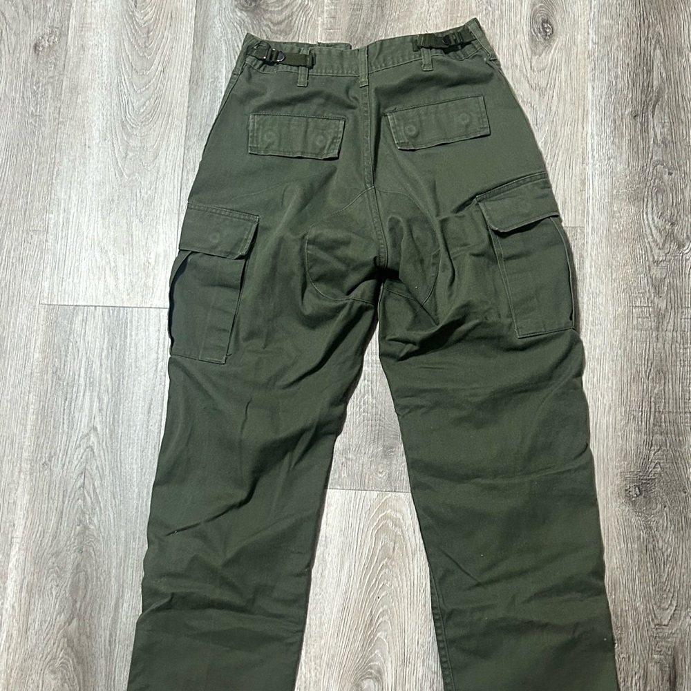 Green cargo pants